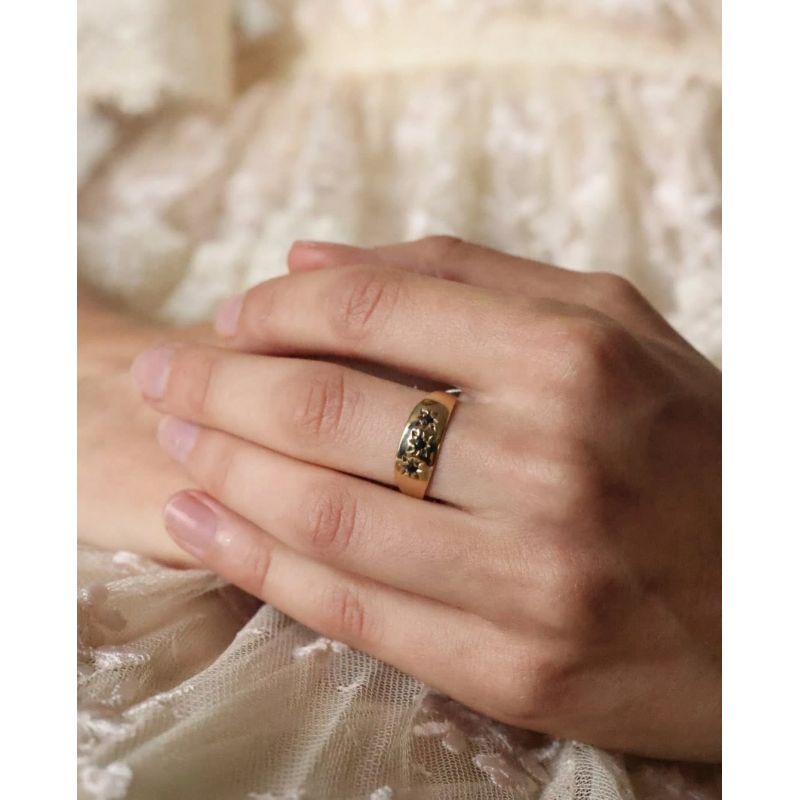 SZAFIRY 0,12 CT ZŁOTO 375 PIERŚCIONEK ROZMIAR 15